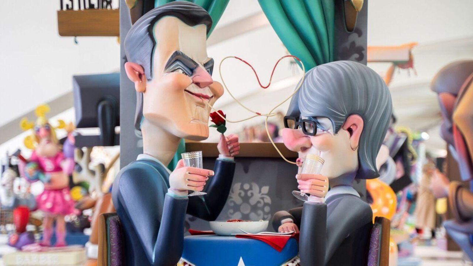 Ninot amb les figures de Sánchez i Puigdemont