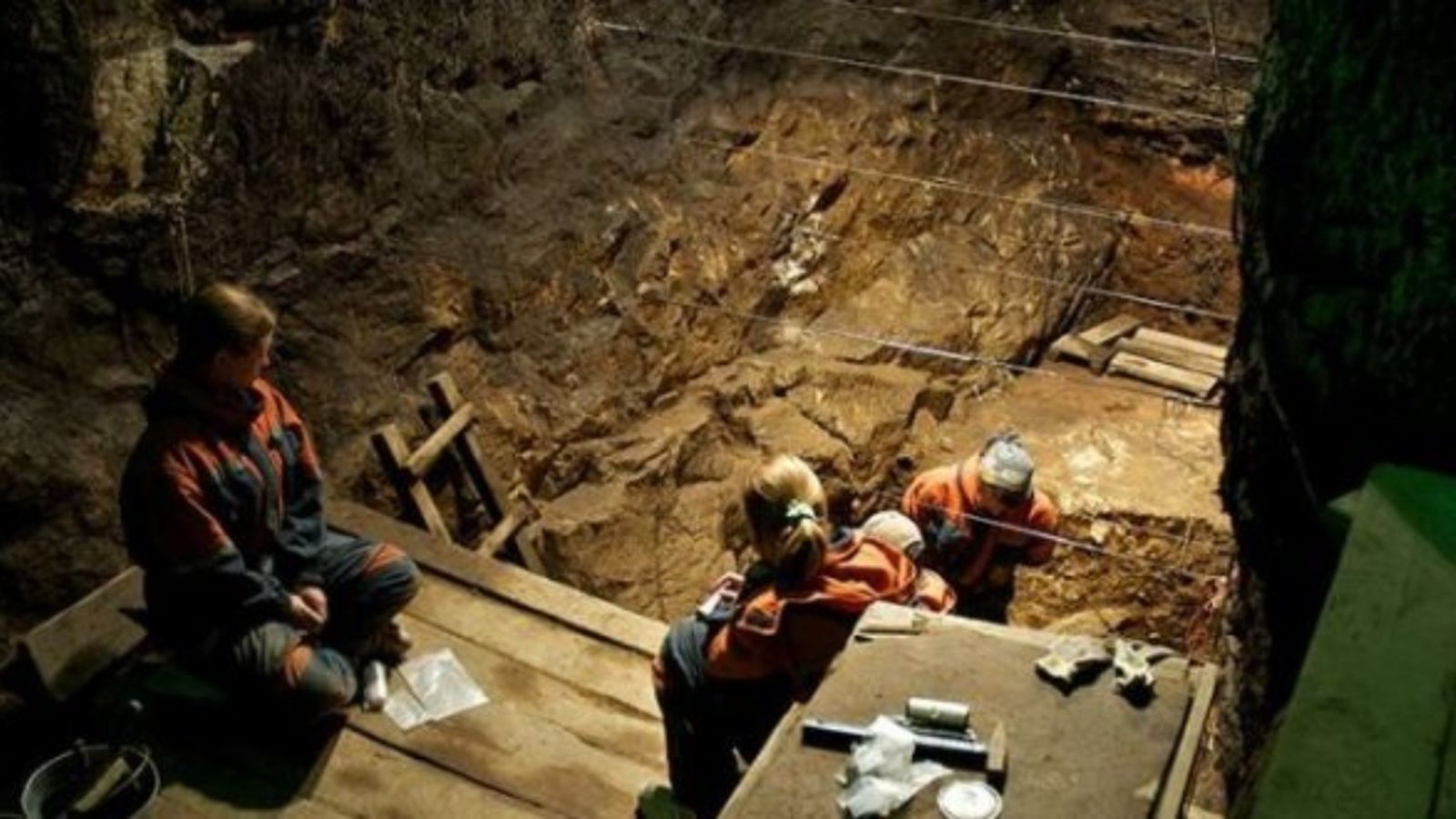 Els treballs en la cova de Denisova, a Sibèria, van permetre aquest estiu descobrir un exemplar híbrid