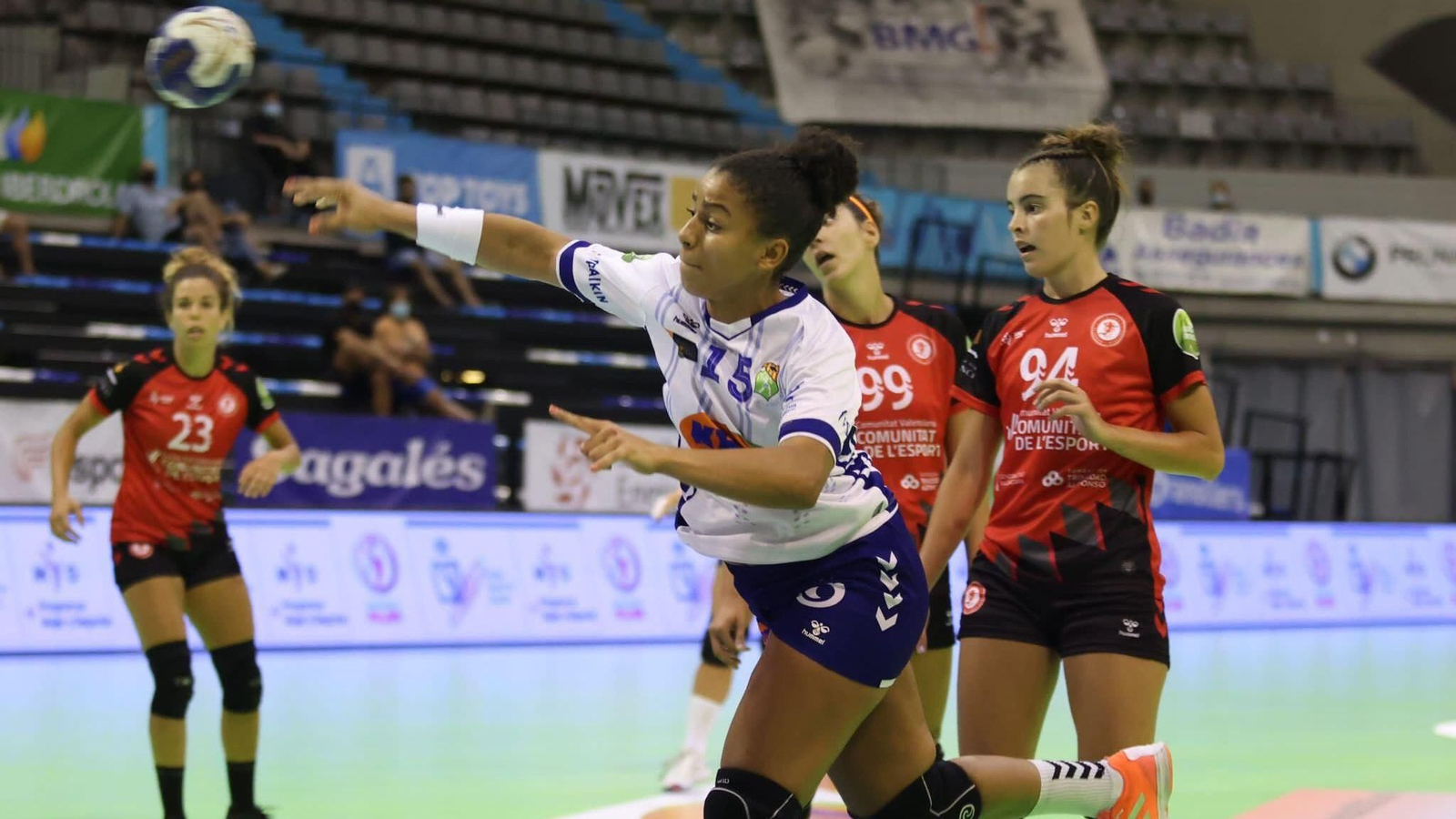 Fiorella i Andrea, en una acció del partit