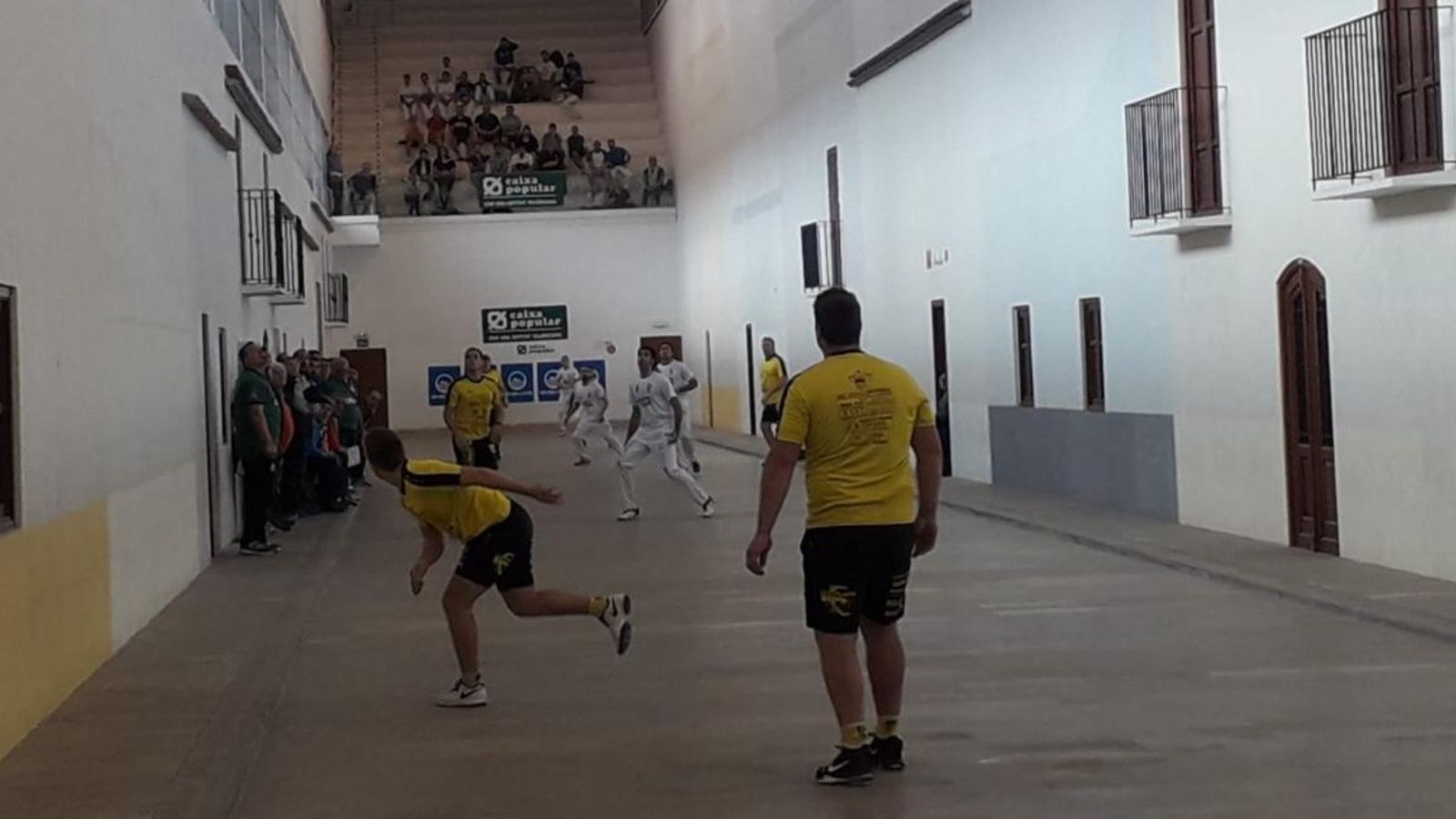 Moment de la partida al complex esportiu José Pérez Devesa de Benidorm.