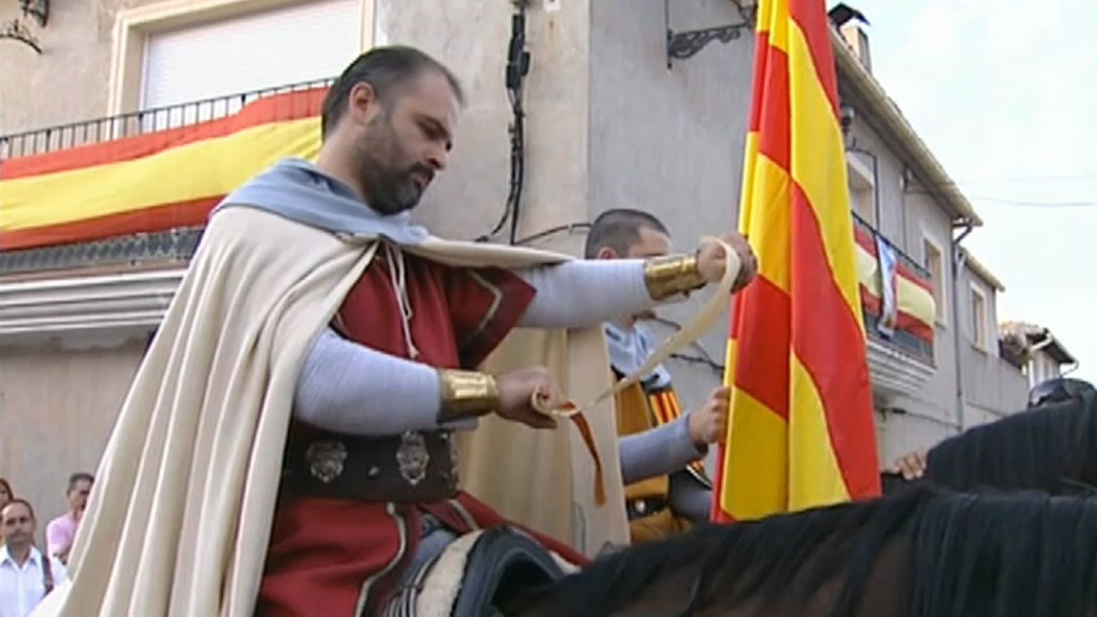 Com cada 25 d'agost este xicotet municipi de l'Alt Vinalopó representa el pacte entre Jaume I i l'infant Alfons de Castella.