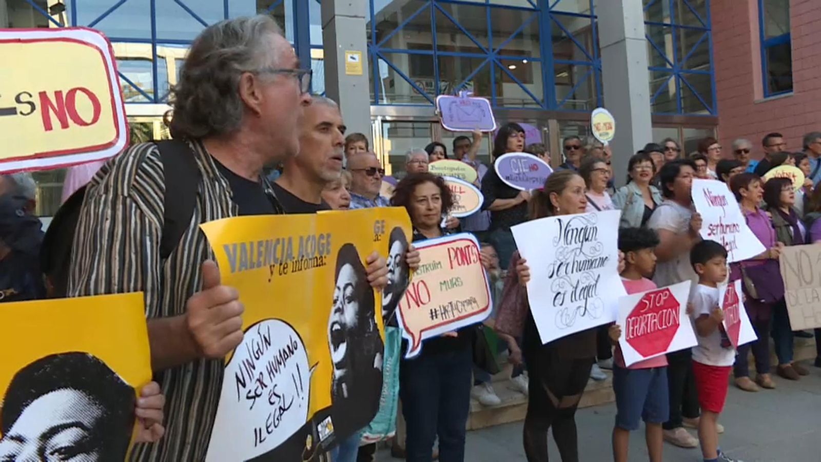 Les Corts reclamen al govern central que no s’expulsen estrangers denunciants