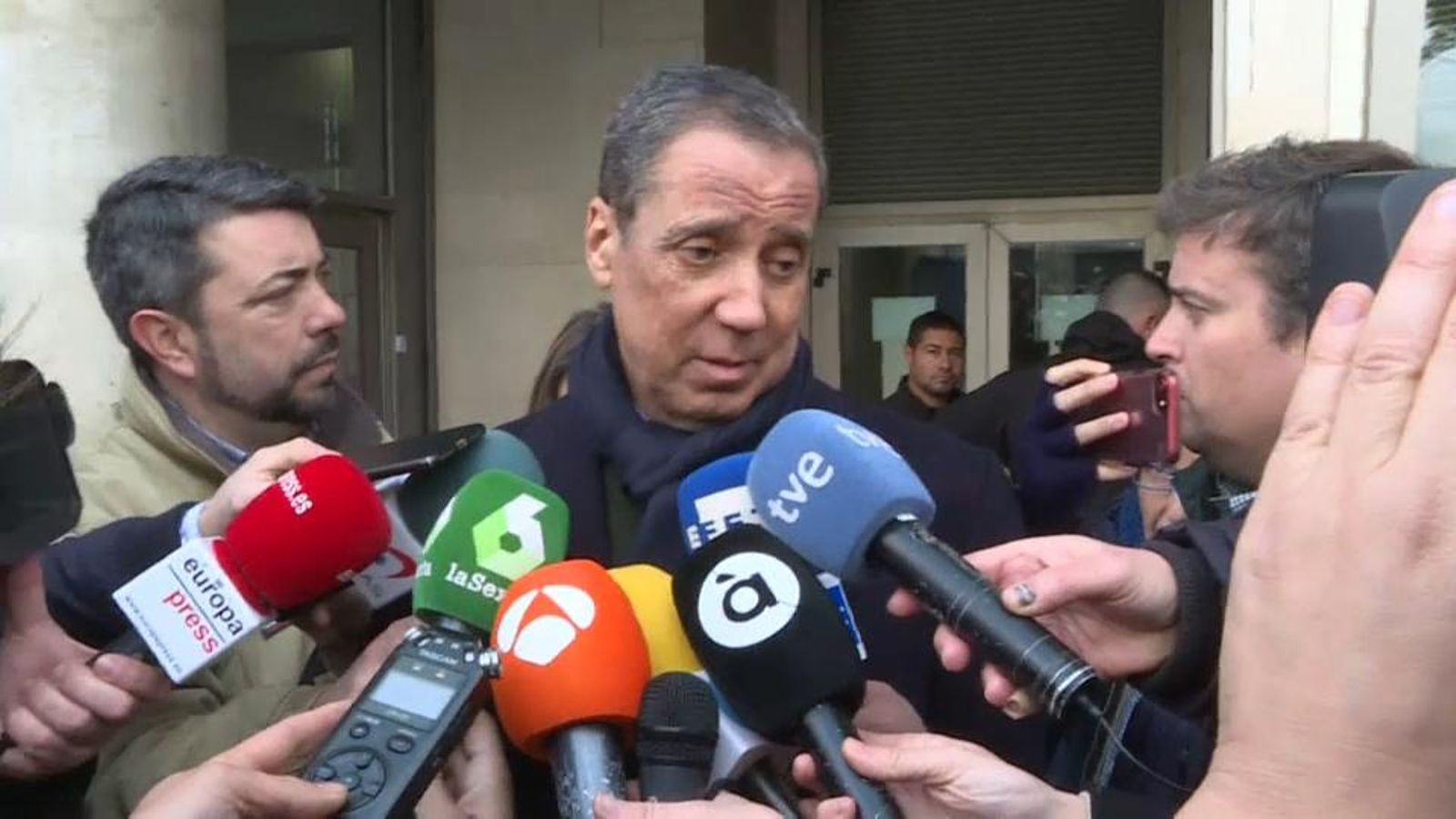 L'expresident Eduardo Zaplana, en la porta del jutjat de València
