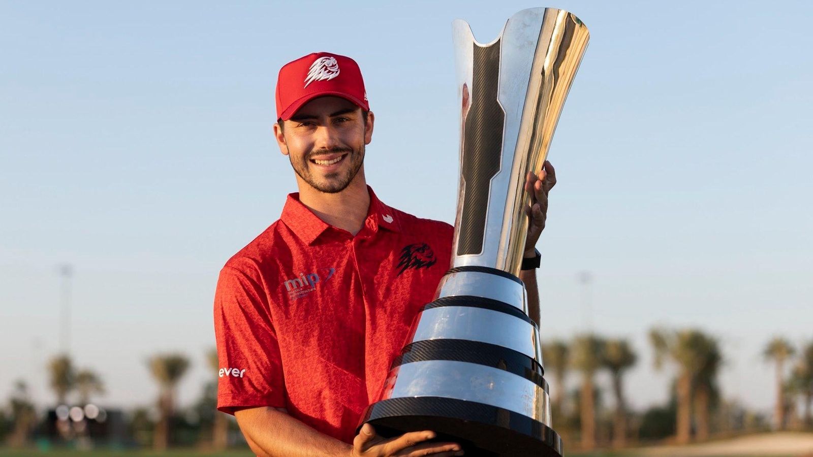 Josele Ballester, amb el trofeu de campió