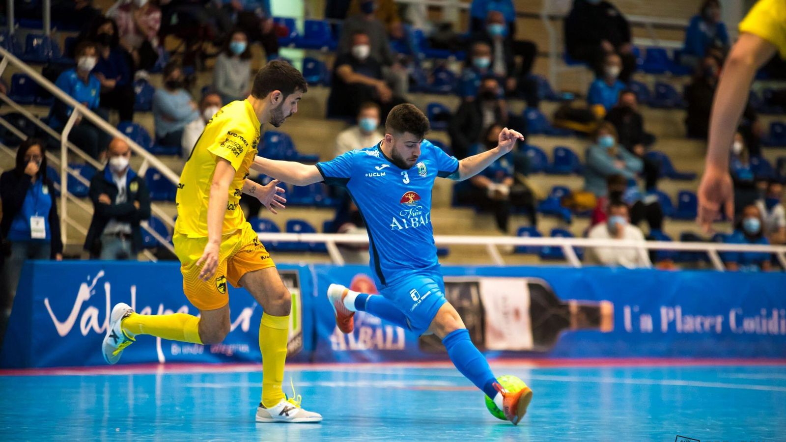 Rubén Orzáez, en una acció del partit