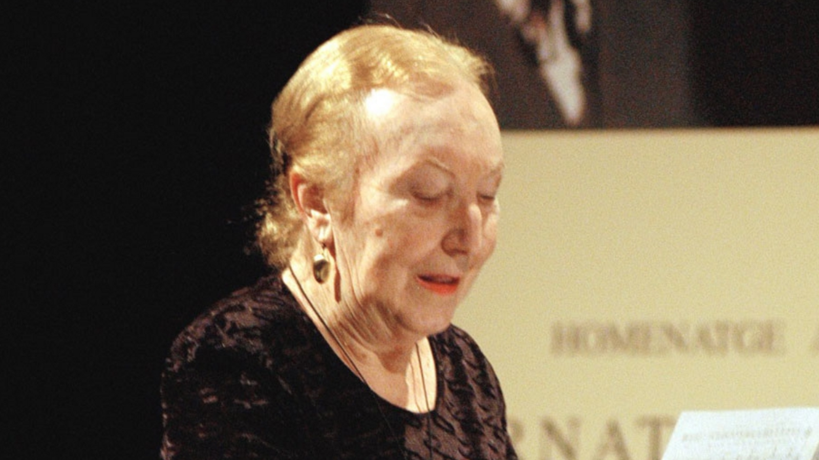 Matildel Salvador, al piano