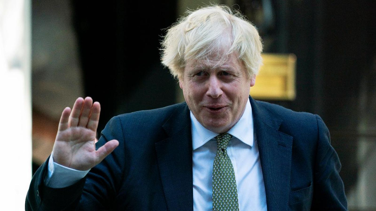 Johnson presenta un pla de desescalada basat en el "control del virus"