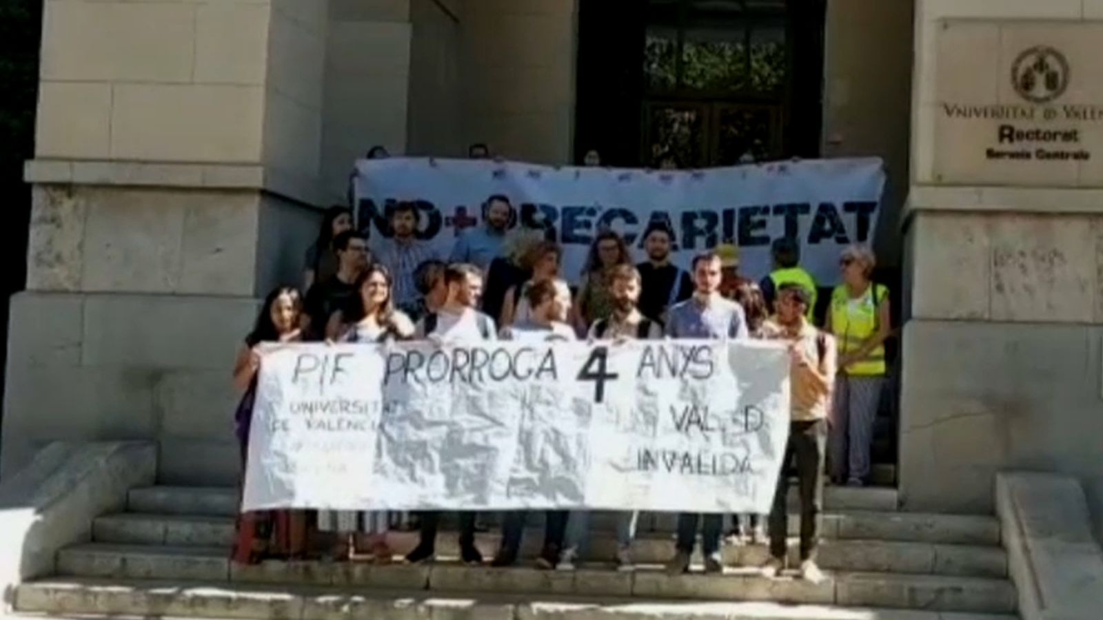Els investigadors predoctorals de la Universitat de València protesten sobre la seua "precària situació"