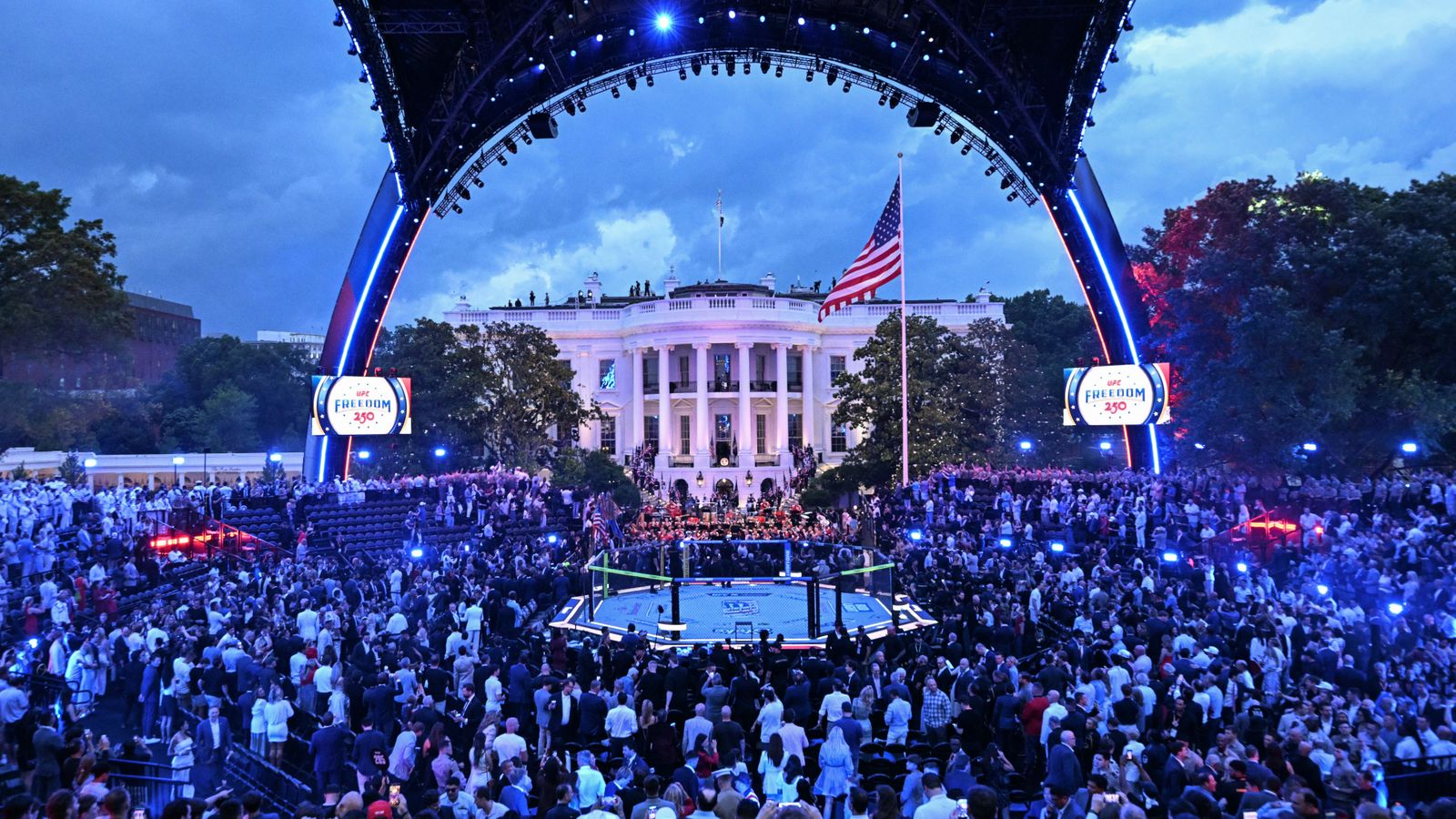 Vetlada d'arts marcials mixtes celebrada als jardins sud de la Casa Blanca, a Washington, coincidint amb el 80 aniversari de Donald Trump