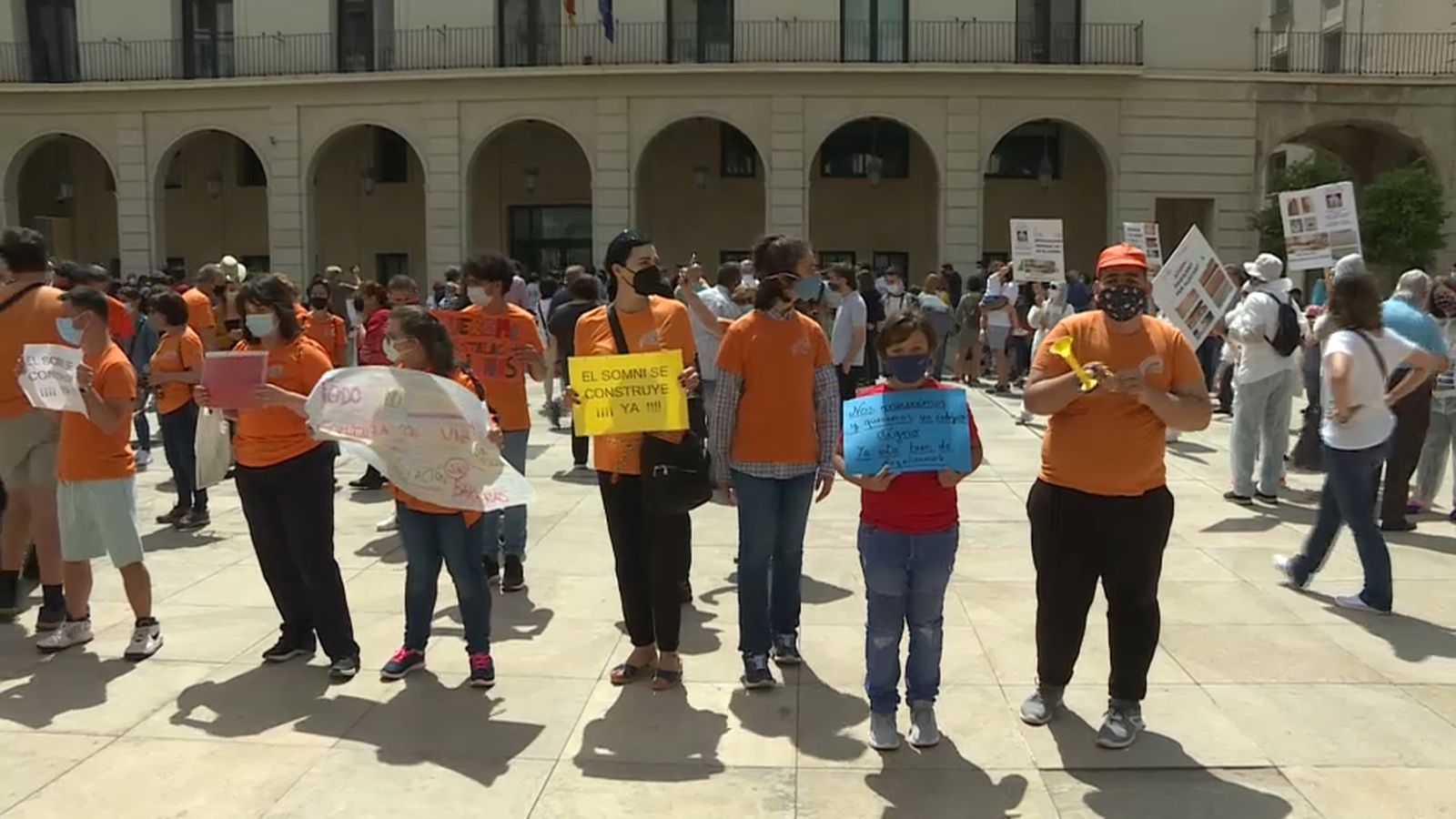 Centres educatius d'Alacant protesten pel retard del Pla Edificant