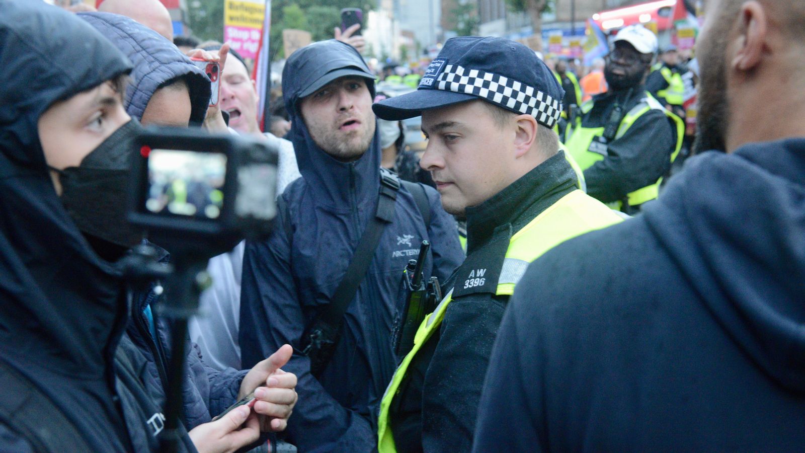 La policia britànica ha realitzat més de 500 detencions