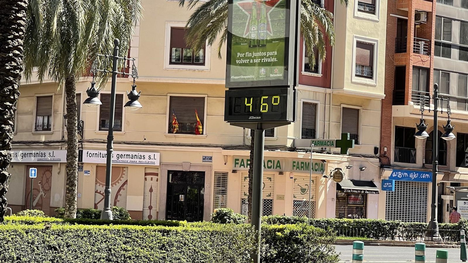 Un termómetre de carrer marca 46 ºC a València