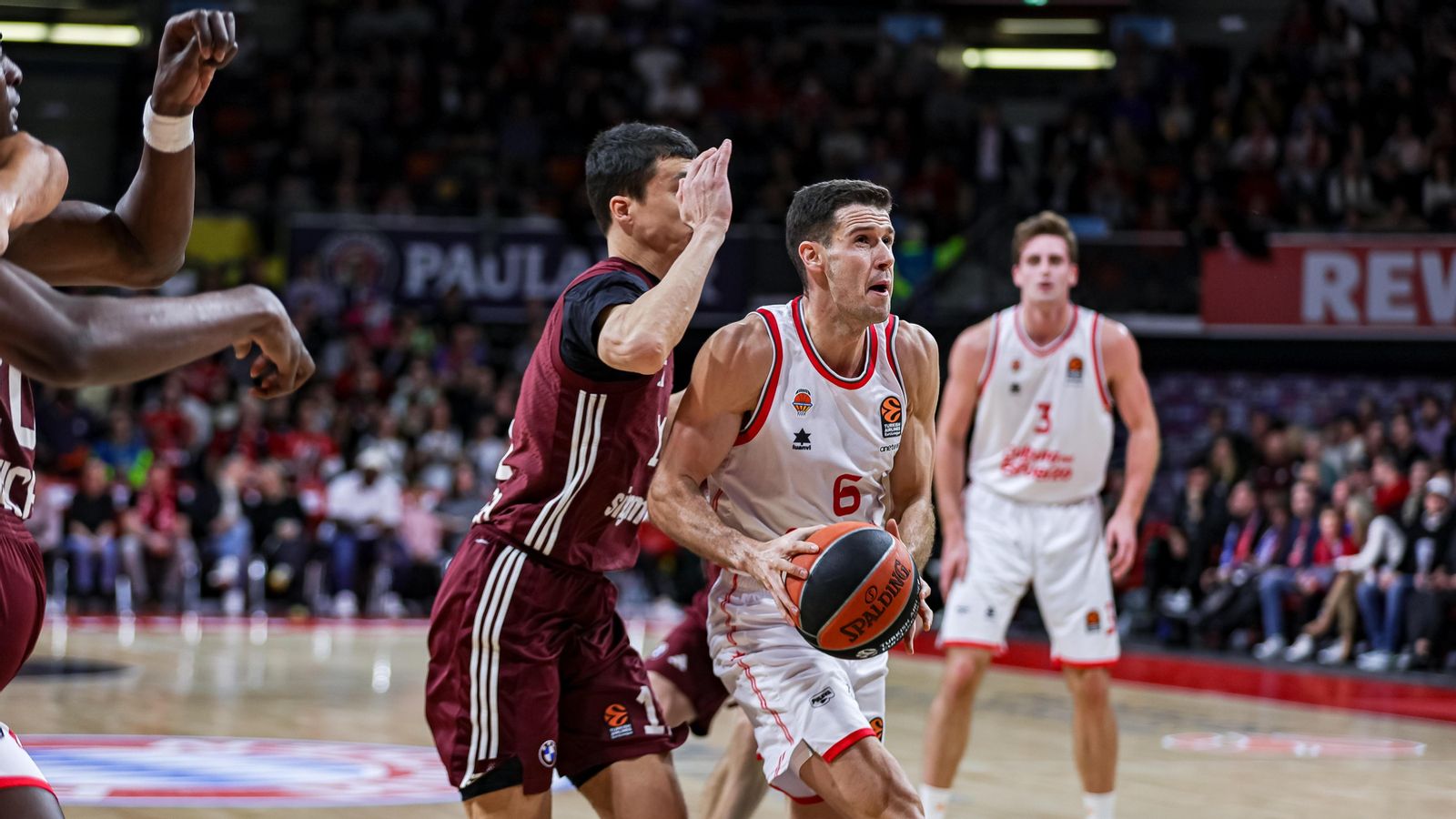 Xabi López-Arostegui ha fet l'últim llançament, des de camp propi, que li ha pogut donar la victòria a València Basket