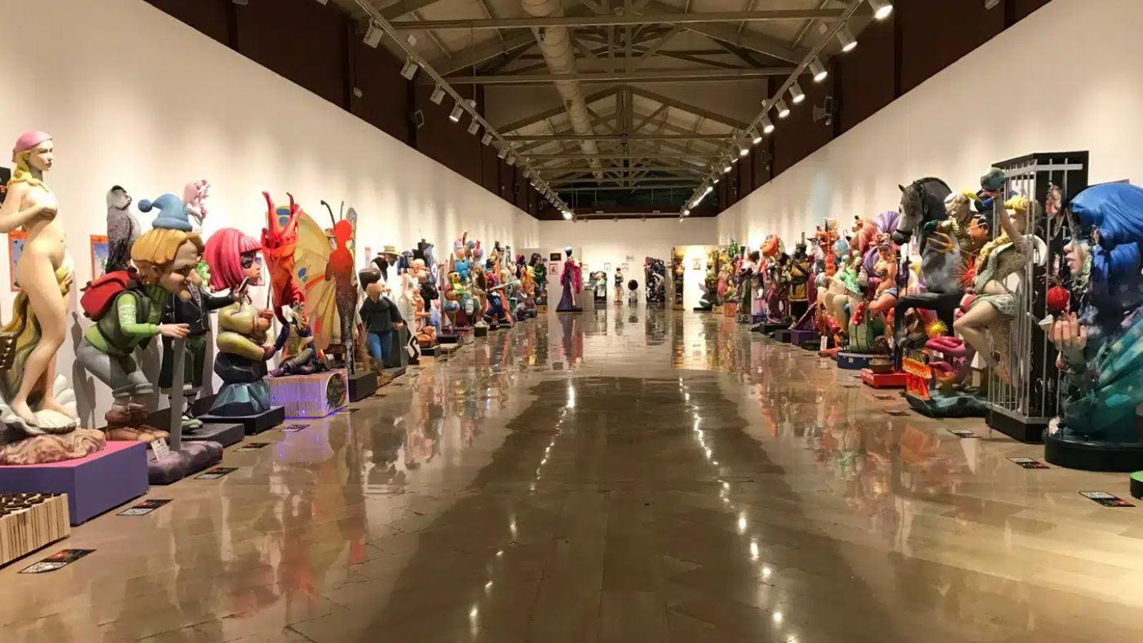 Exposició del Ninot a la Llotja de Peix