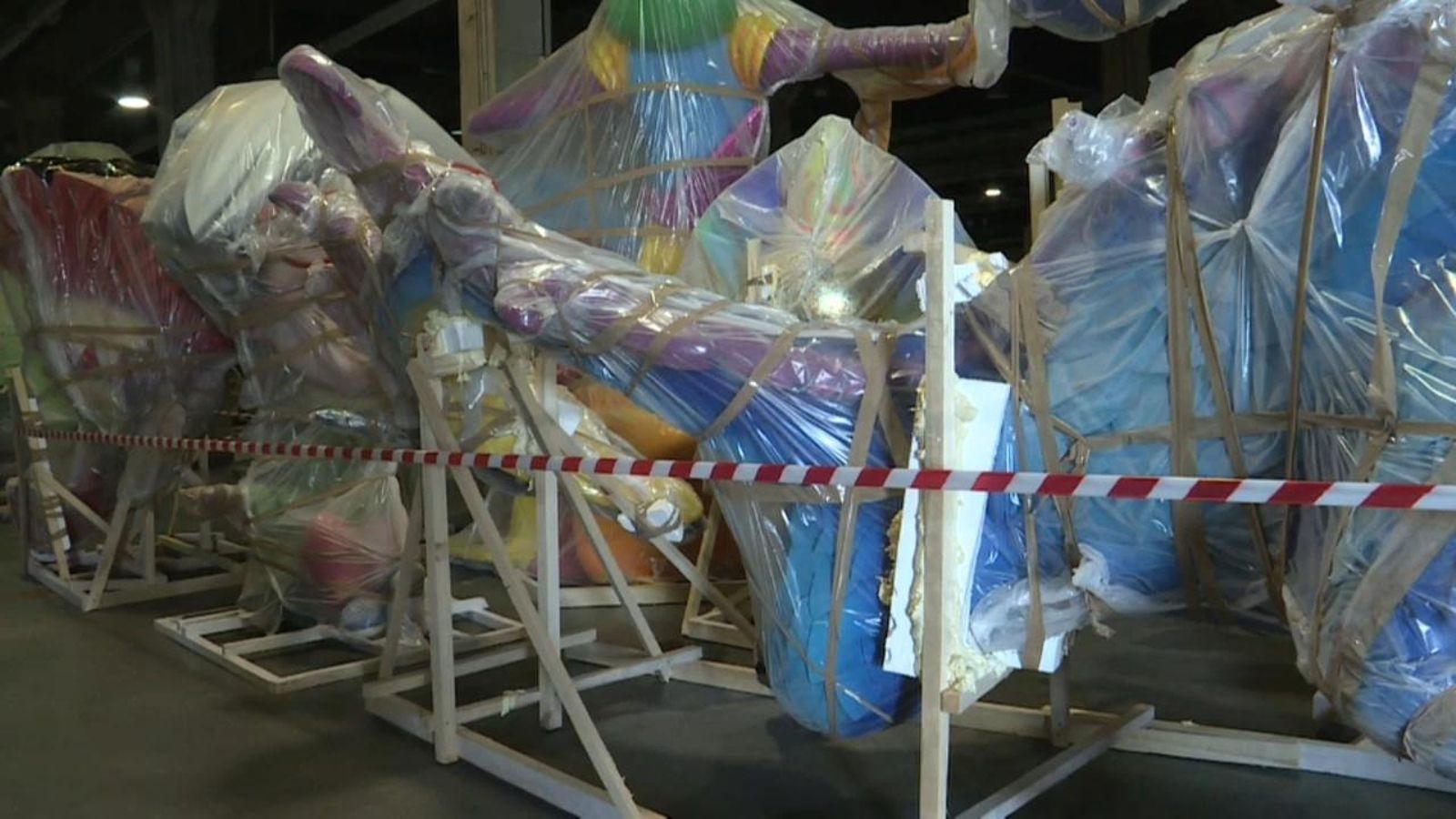 Monuments emmagatzemats al recinte de Fira Valencia en una imatge d'arxiu