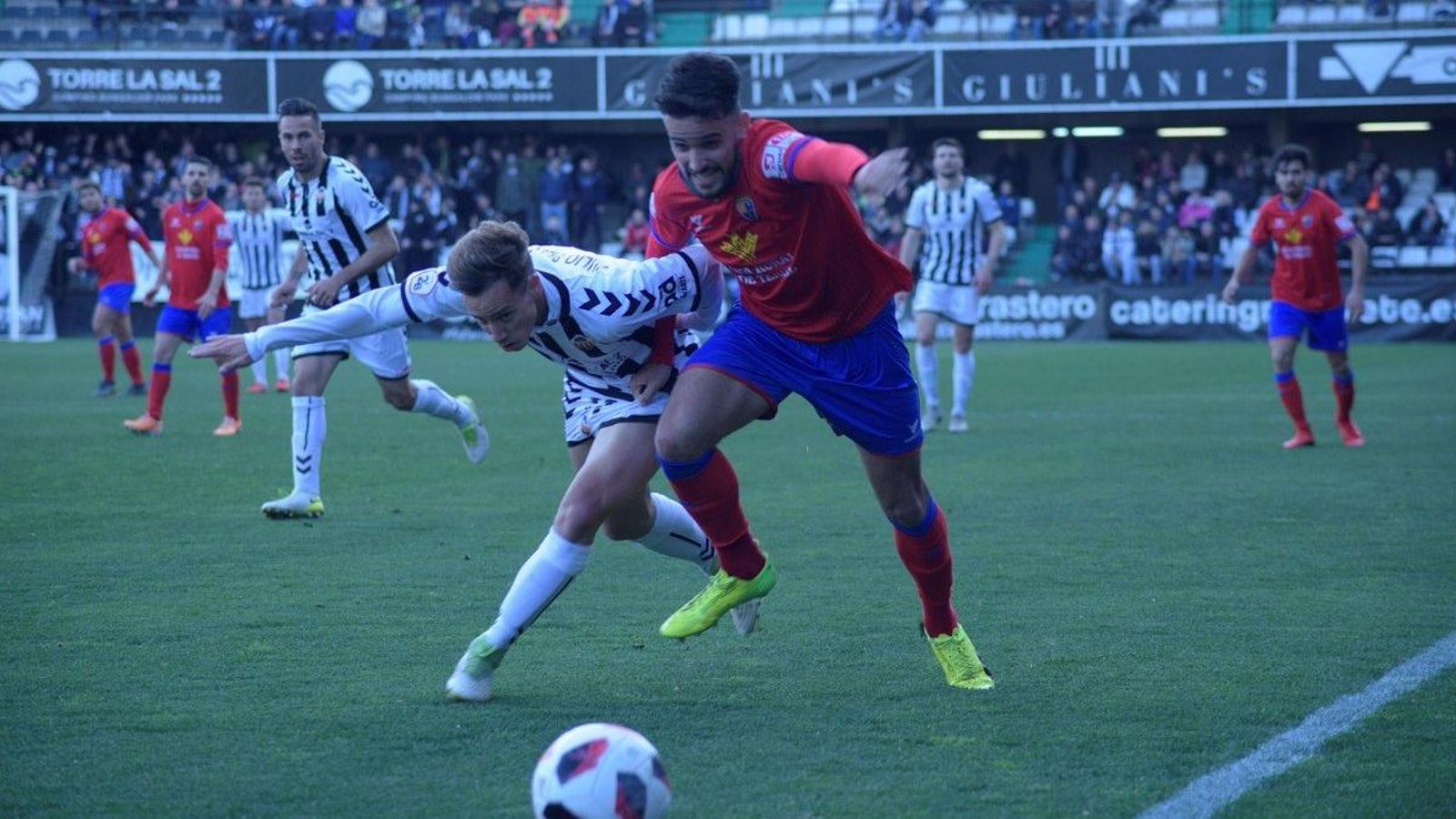 El Castelló ha empatat 1-1 amb el Terol i és penúltim en la classificació