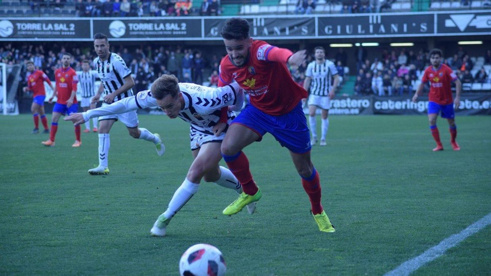 El Castelló ha empatat 1-1 amb el Terol i és penúltim en la classificació