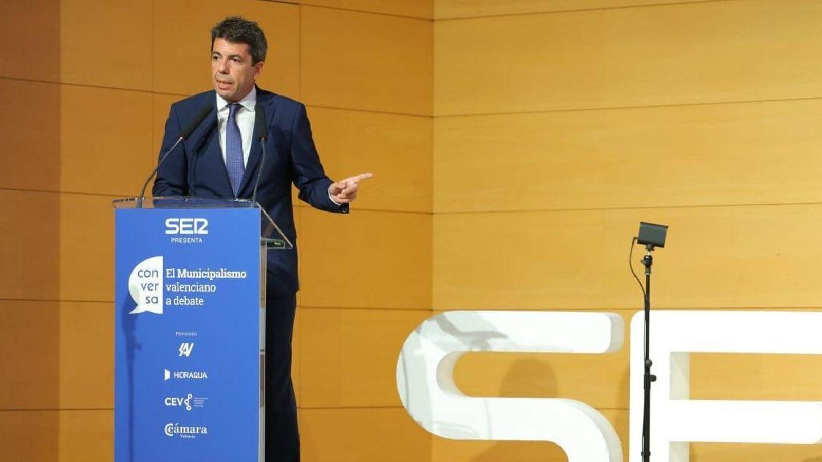 El president de la Generalitat, Carlos Mazón, intervé en el fòrum de municipalisme on, en finalitzar, ha anunciat el possible recurs d'inconstitucionalitat contra la llei d'amnistia