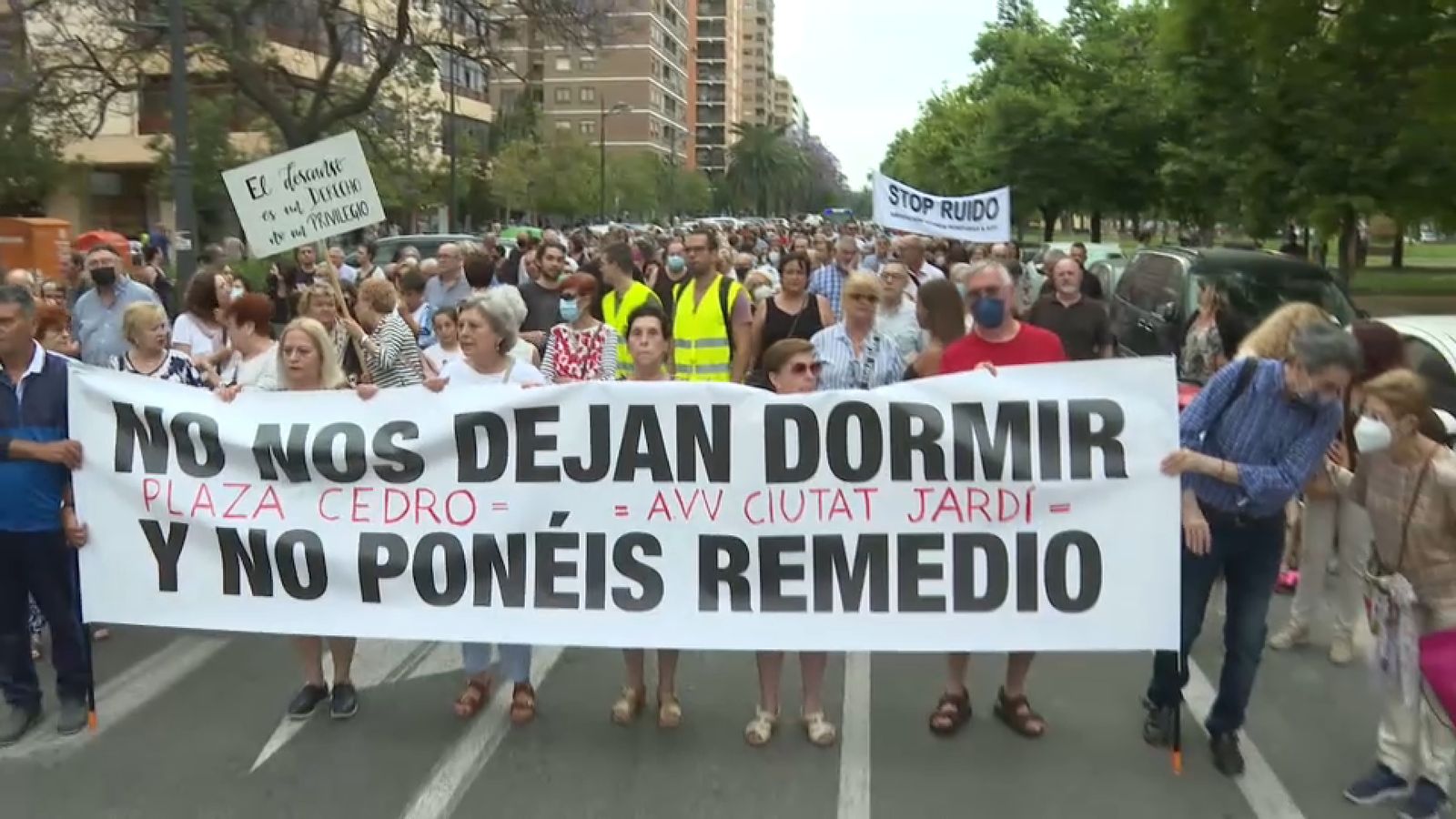 Una protesta contra el soroll a la plaça del Cedre de València, en arxiu