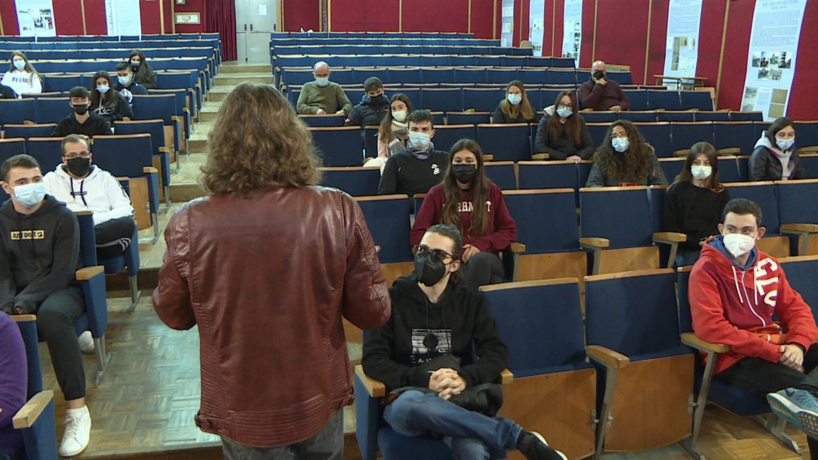 Posar el focus en el paper dels homes és el repte d'aquest professor de Tavernes de la Valldigna