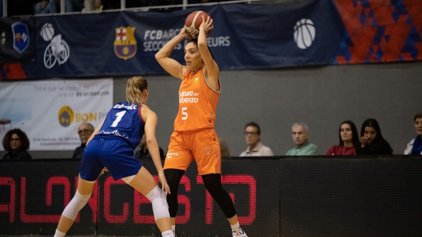 Cristina Ouviña, en una acció del partit