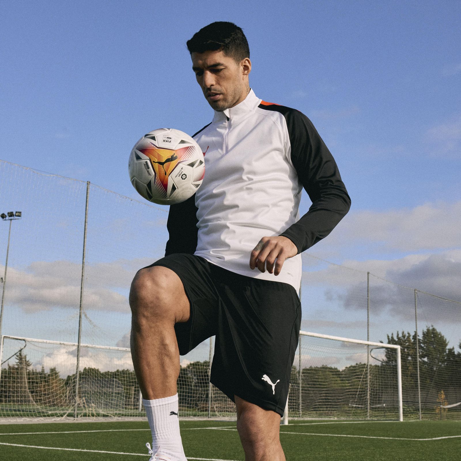 Luis Suárez amb la pilota de la Lliga