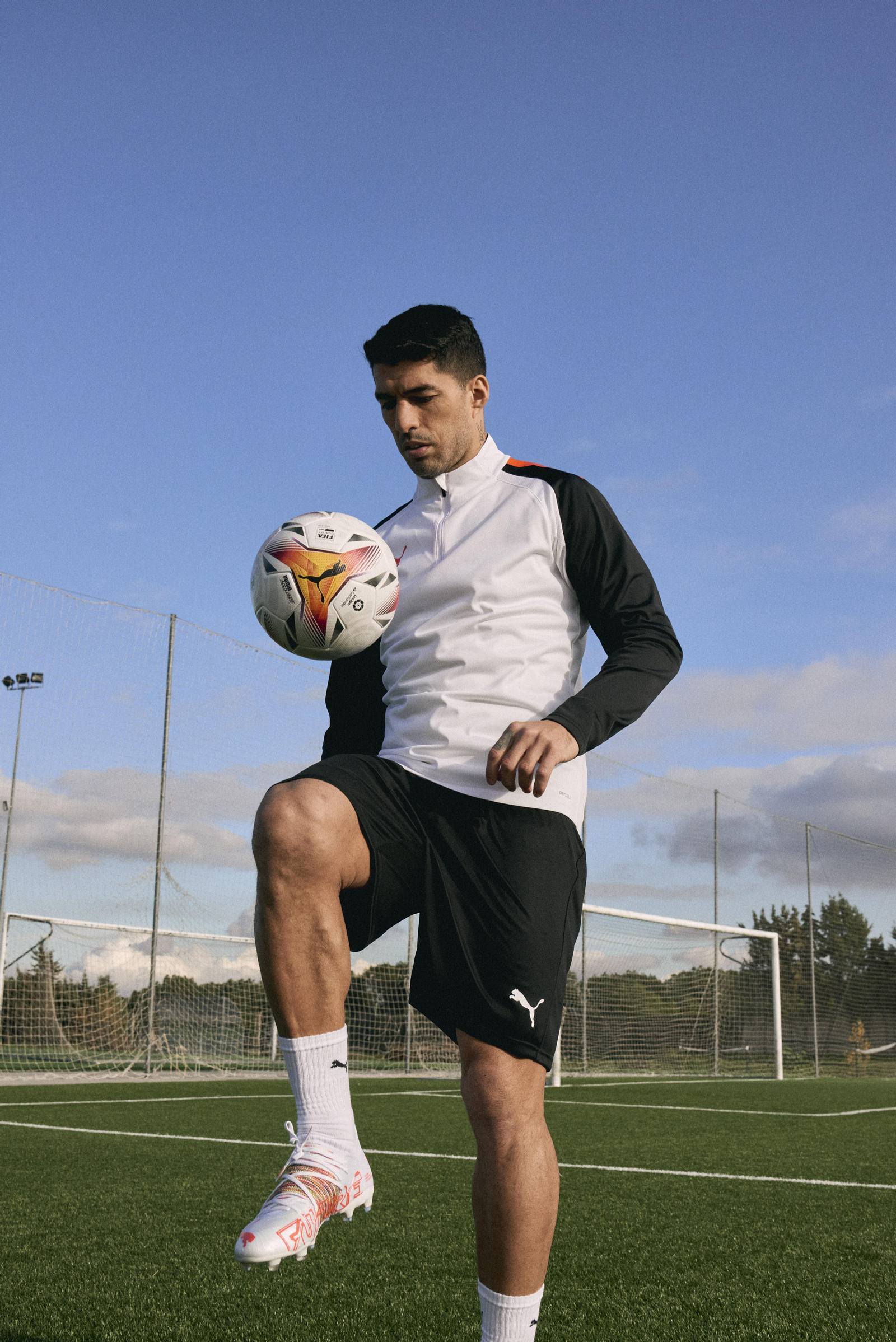 Luis Suárez amb la pilota de la Lliga