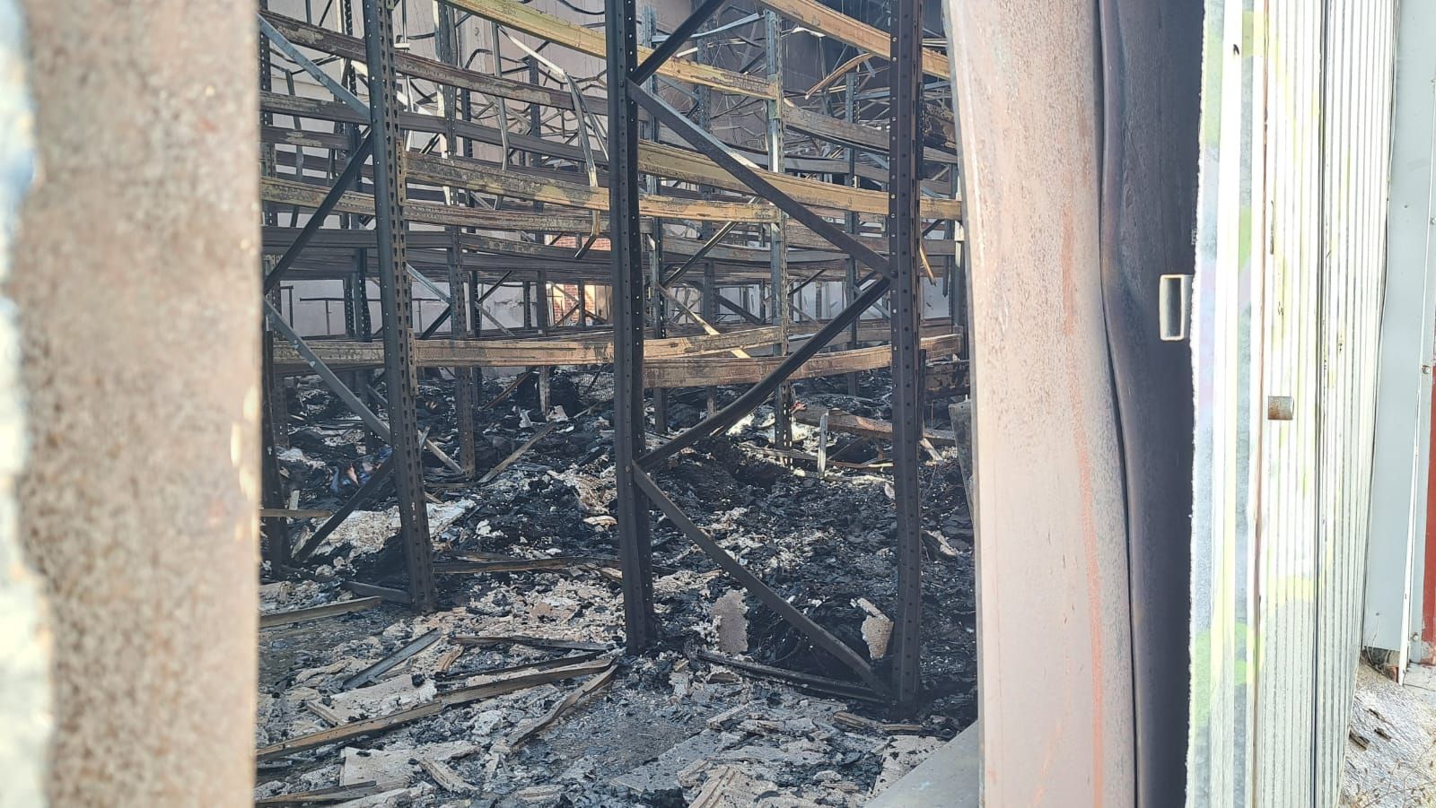 L'interior de la nau ha quedat calcinat