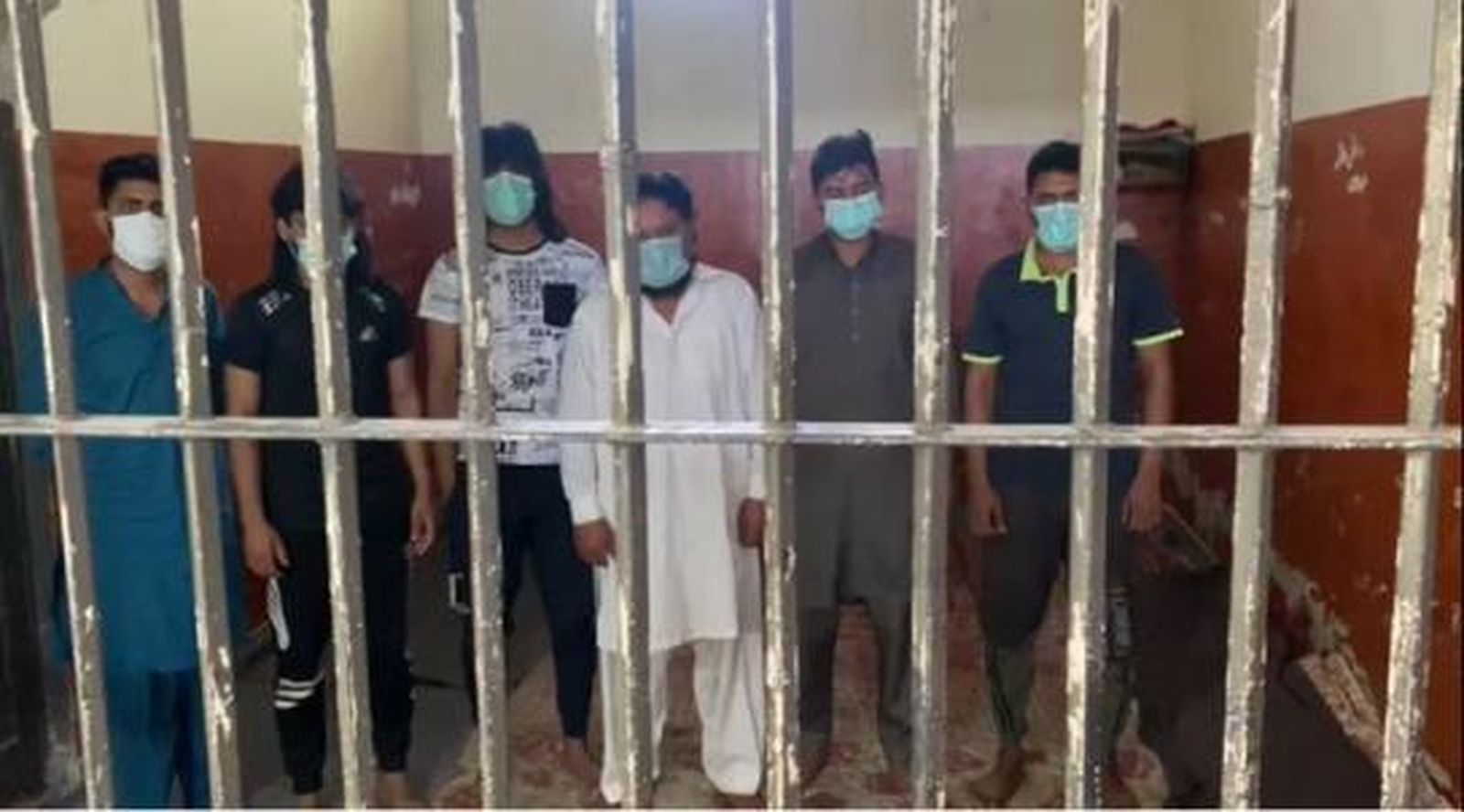 Els presumptes assassins de les dues germanes en un calabós del Pakistan