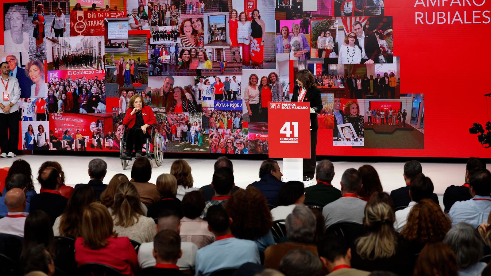 L'exconsellera andalusa Amparo Rubiales rep el premi Rosa Manzano, una de les primeres activitats programades en el congrés federal del PSOE, que va començar este divendres