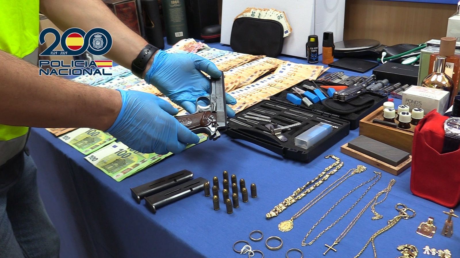 Material intervingut en l'operació policial