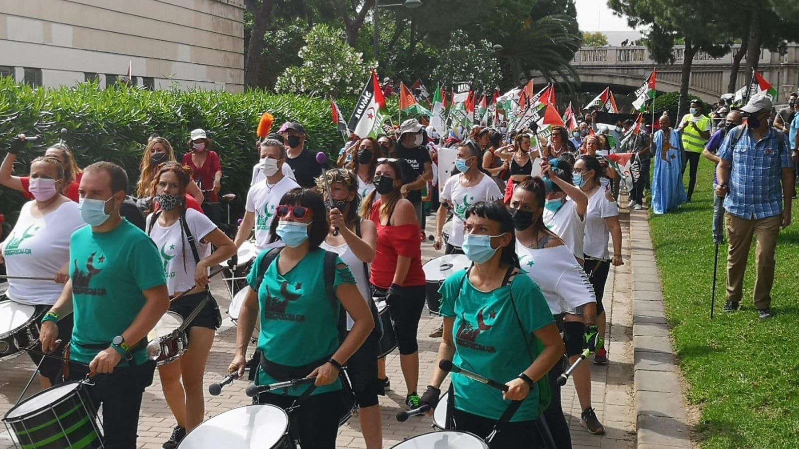 Centenars de persones marxen a València per a demanar la llibertat del poble sahrauí