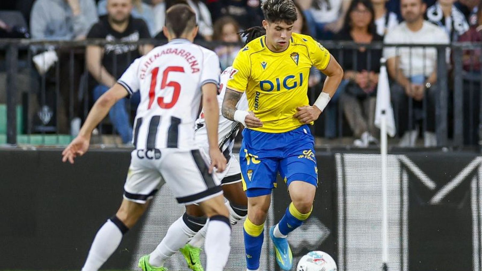 Una acció del partit a Castàlia