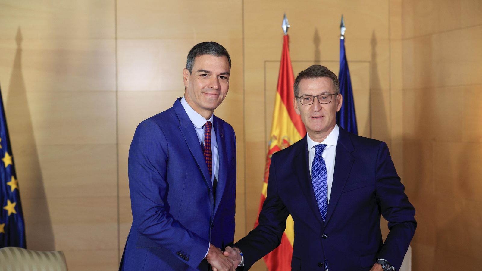 El president del Govern en funcions, Pedro Sánchez, i el líder del PP, Alberto Núñez Feijóo, aquest dimecres en el Congrés