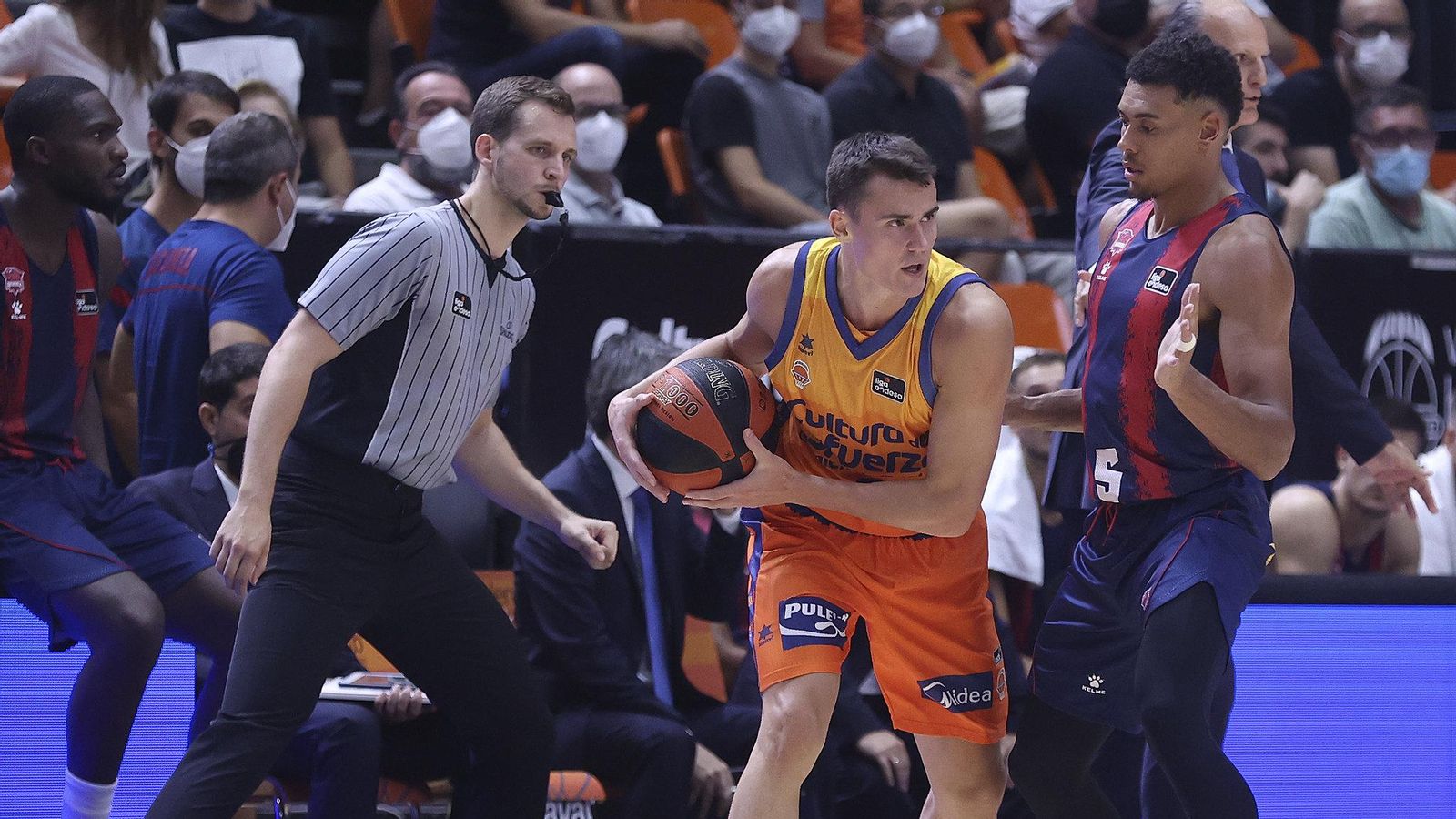 Nenad Dimitrijević ha debutat com a jugador taronja