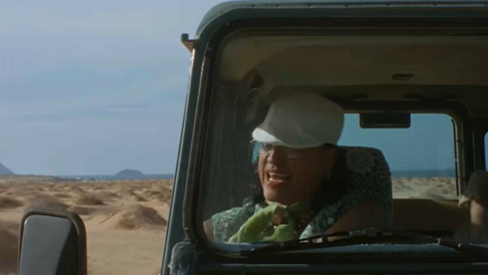 En la imatge, Quevedo i Elvis Crespo en el vídeoclip de 'La Graciosa'