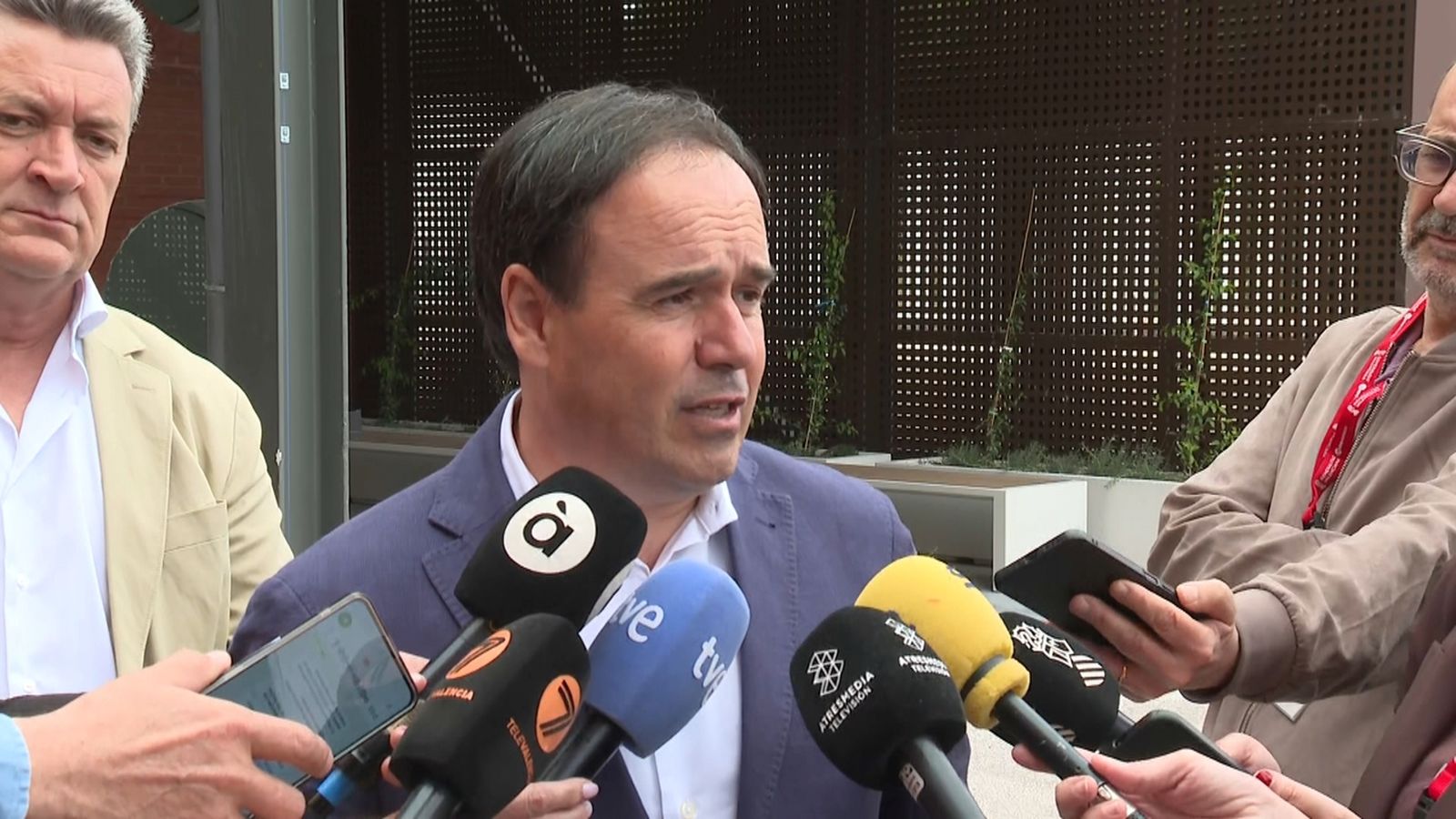 El president de la Generalitat, Juanfran Pérez Llorca, en declaracions davant dels mitjans