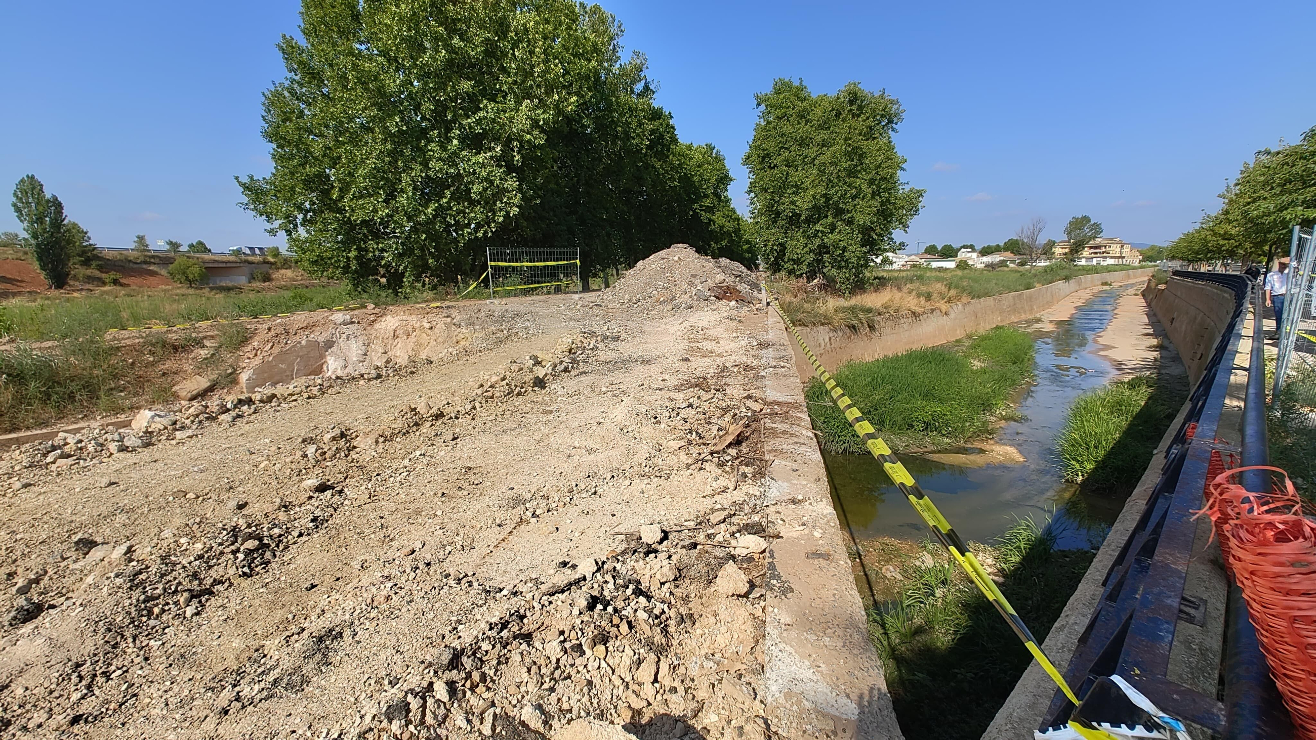 El pont de l'antiga N-III, sobre el riu Magre a Utiel El pont de l'antiga N-III sobre el riu Magre a Utiel