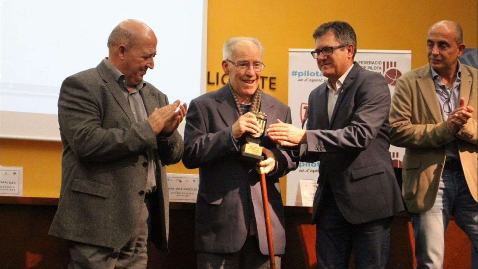 Jesús Cortell va rebre un homenatge per la seua trajectòria