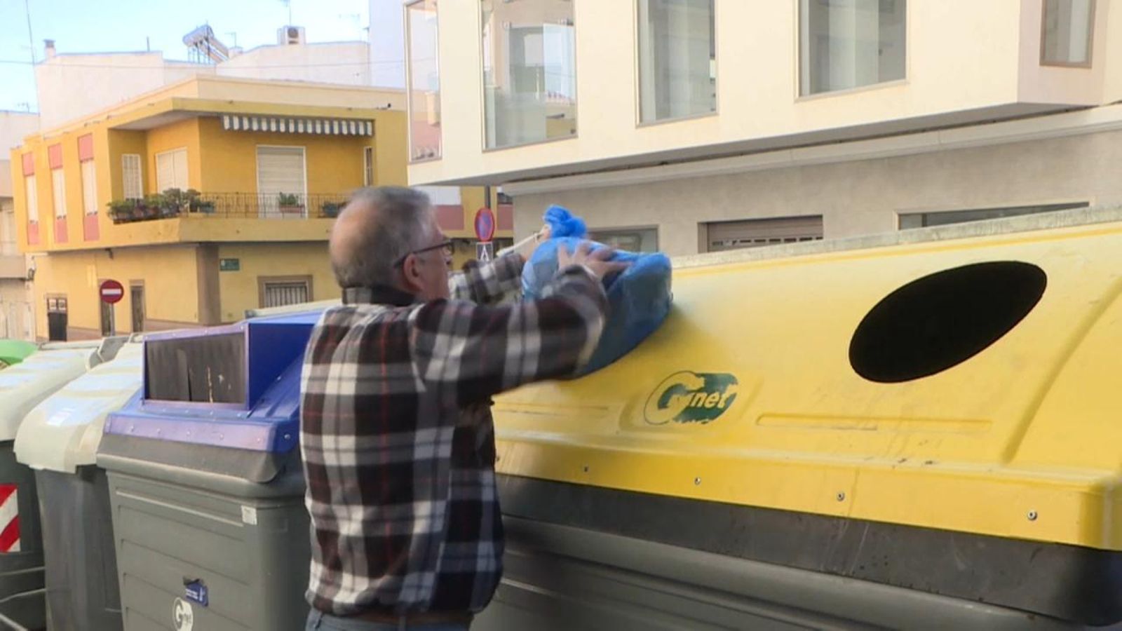 La normativa implica, entre altres, un augment en les taxes de reciclatge en tots els municipis