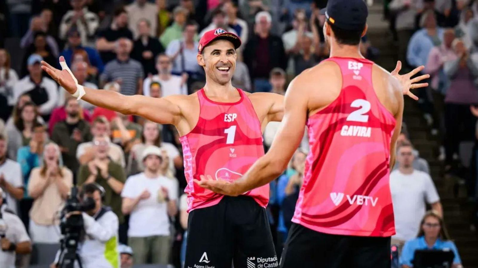 Gavira i Herrera celebren una victòria en l'Elite 16