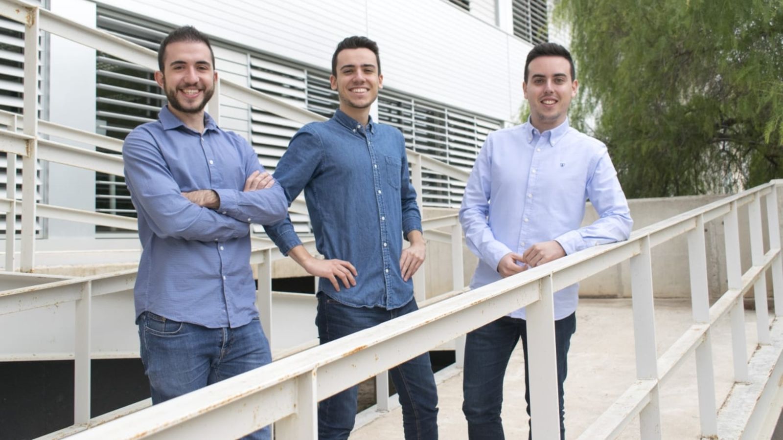 Els fundadors de Nutrihorizon, al laboratori de la universitat alacantina