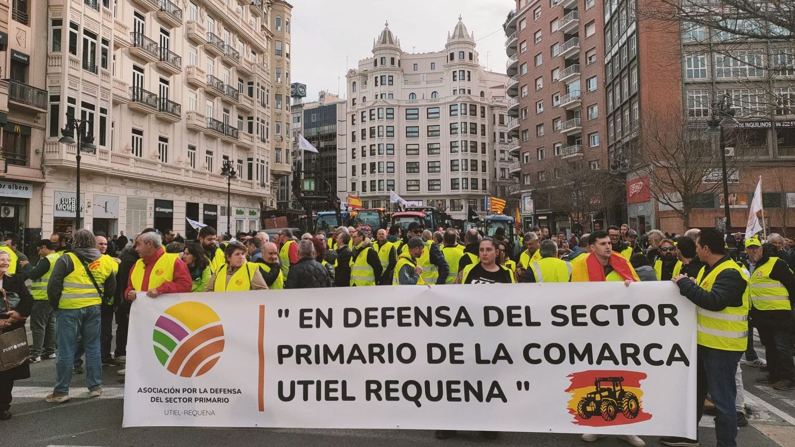 Manifestació del sector agrari al carrer Xàtiva de València, este dilluns