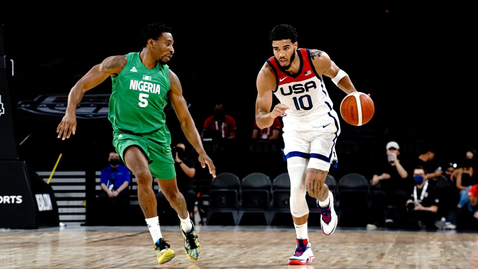 Tatum bota la pilota