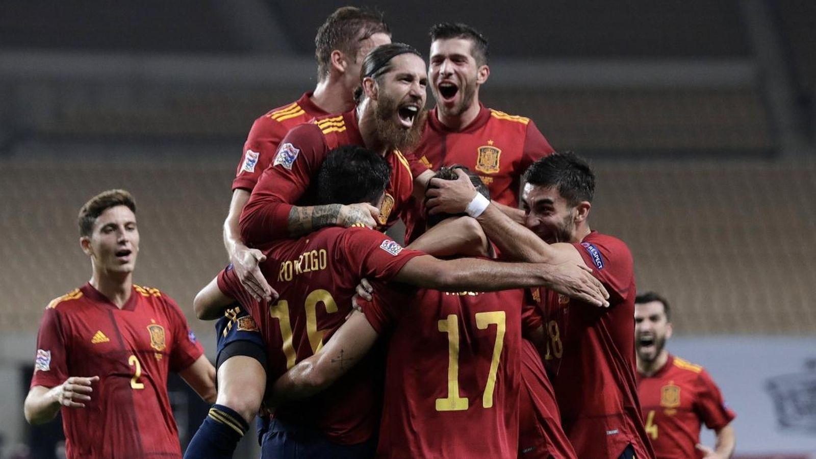 Els jugadors celebren un gol