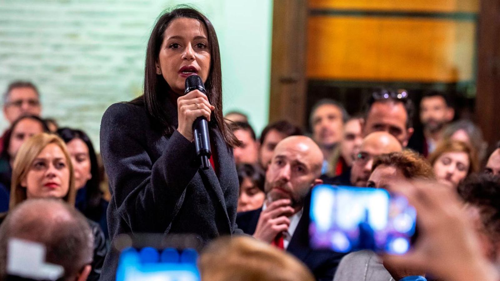 Inés Arrimadas durant la trobada amb militants a València