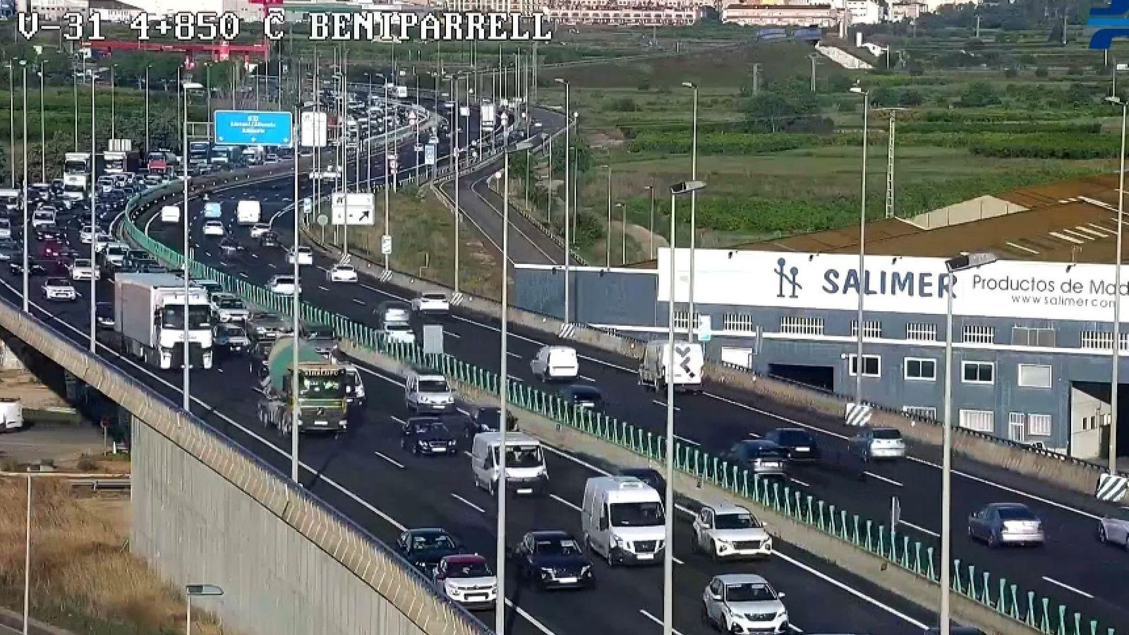 La retenció en la Pista de Silla arribava als 8 quilòmetres en sentit d'entrada a València La retenció en la Pista de Silla arribava als 8 quilòmetres en sentit d'entrada a València