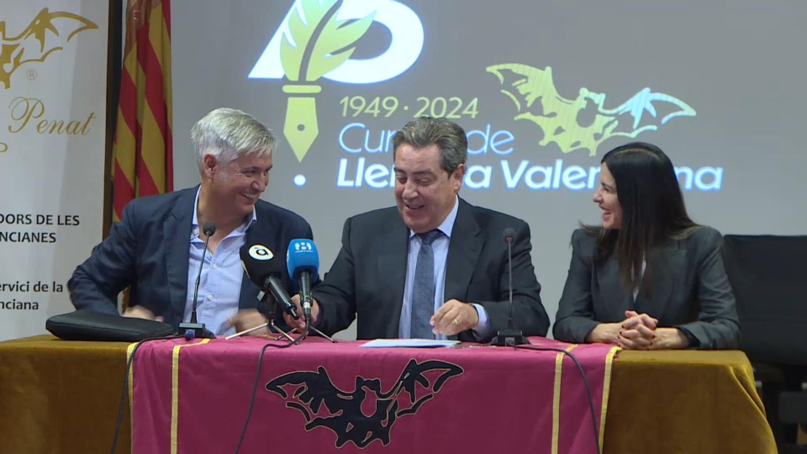 Vox ha presentat les iniciatives a la seu que Lo Rat Penat té a València
