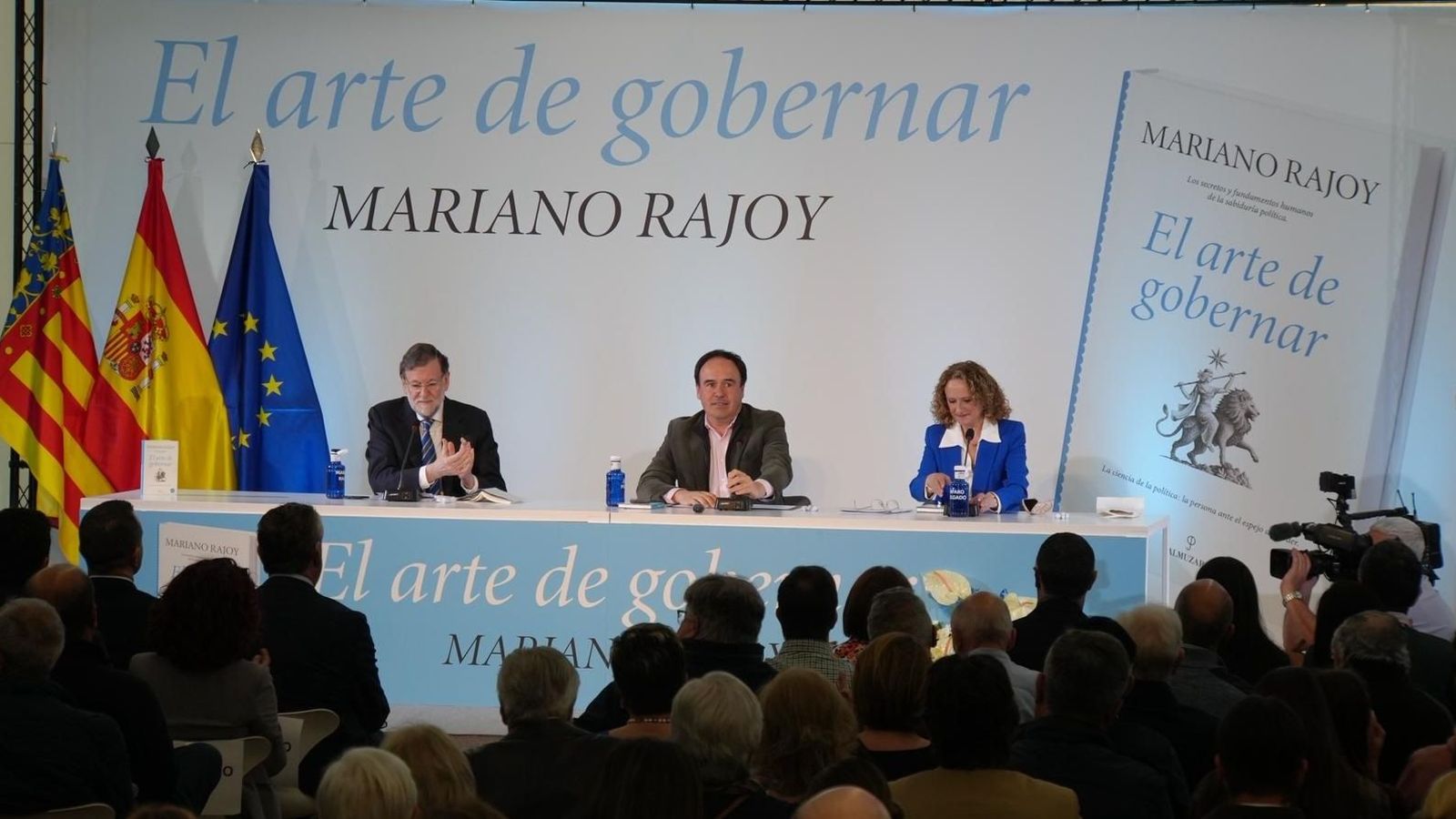 L'expresident del govern espanyol Mariano Rajoy, el president de la Generalitat Juanfran Pérez Llorca i l'alcaldessa de Torrent Amparo Folgado, durant la presentació