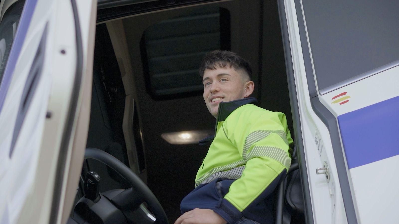 Un dels protagonistes de la campanya de la patronal del transport FVET que busca que els joves treballen en el sector Un dels protagonistes de la campanya de la patronal del transport FVET que busca que els joves treballen en el sector